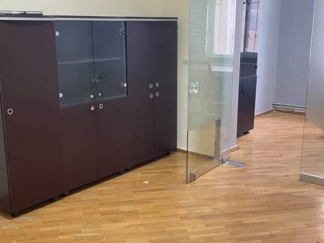 3-комн. офис - м. Элмляр Академиясы - 84 м²