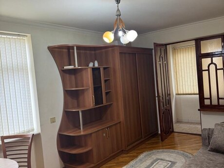 Elan №6373014 - Bakı, Şah İsmayıl Xətai m., 1 otaqlı, 35 m², 3/5 mərtəbə
