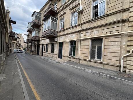 Elan №6373172 - Bakı, Nizami m., 3 otaqlı, 73 m², 1/3 mərtəbə
