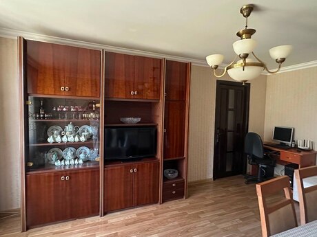 2 otaqlı köhnə tikili - Elmlər Akademiyası m. - 42 m²