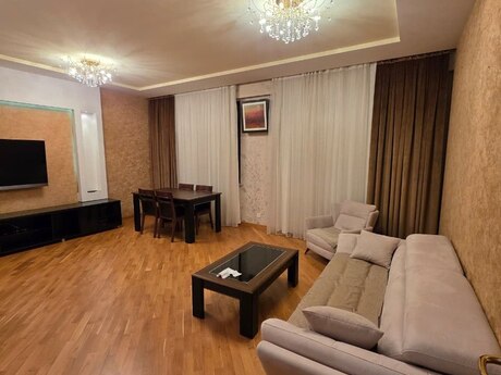 Elan №6373354 - Bakı, Səbail r., 3 otaqlı, 132 m², 3/7 mərtəbə