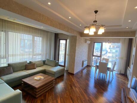 Elan №6373759 - Bakı, Şah İsmayıl Xətai m., 3 otaqlı, 130 m², 15/18 mərtəbə