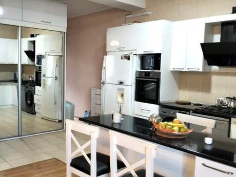 3-комнатная квартира, 75 м², Koroğlu: 218 000 ₼ 3