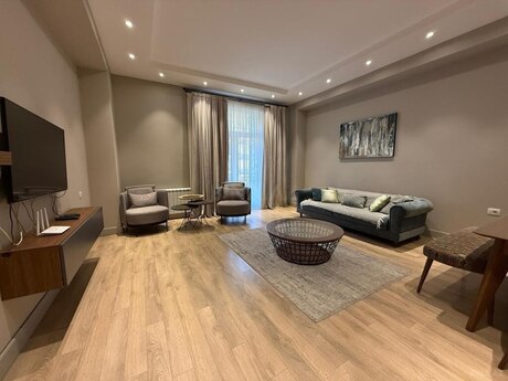 4 otaqlı yeni tikili - Ağ şəhər q. - 180 m²