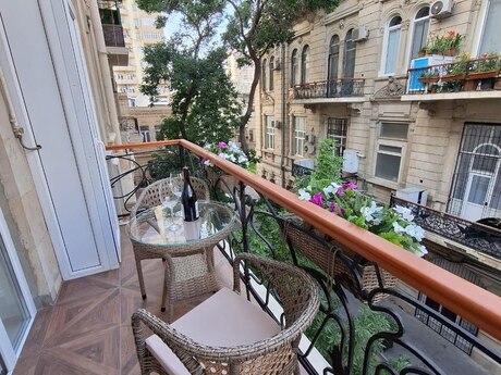 Elan №6373815 - Bakı, Sahil m., 2 otaqlı, 80 m², 3/4 mərtəbə