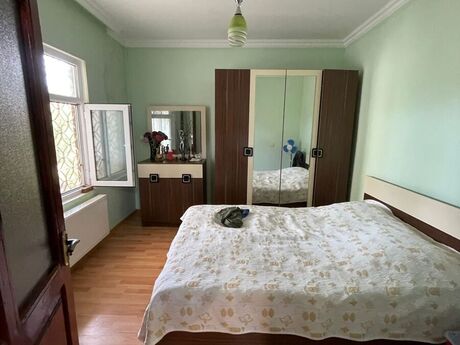 6 otaqlı həyət evi/bağ evi - Novxanı q. - 180 m²