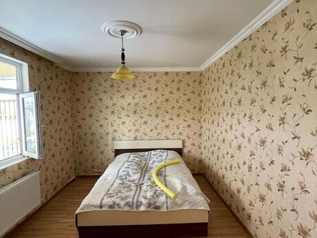 6 otaqlı həyət evi/bağ evi - Novxanı q. - 180 m²