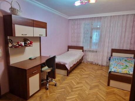 3 otaqlı köhnə tikili - İnşaatçılar m. - 90 m²