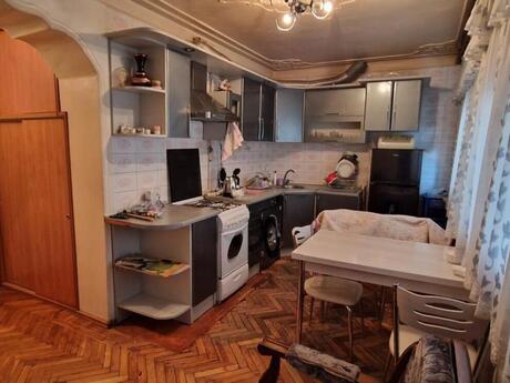3 otaqlı köhnə tikili - İnşaatçılar m. - 90 m²