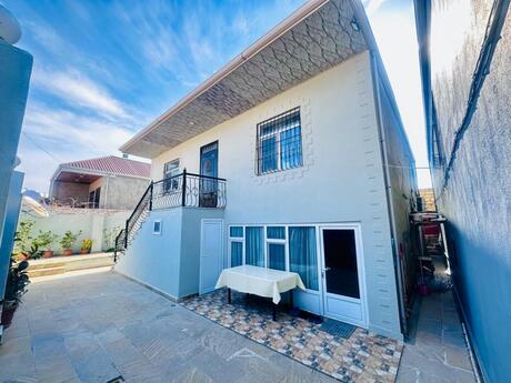 8 otaqlı həyət evi/bağ evi - Binəqədi r. - 218 m²