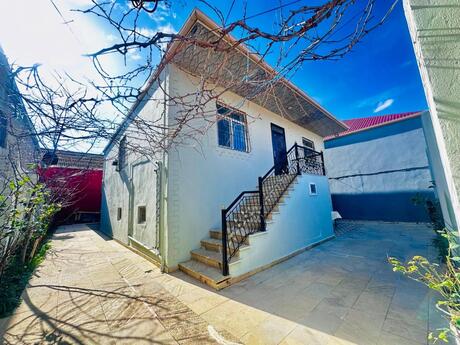8 otaqlı həyət evi/bağ evi - Binəqədi r. - 218 m²