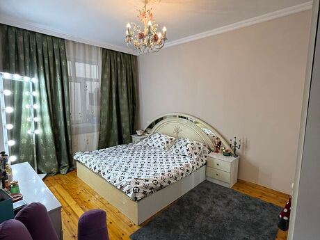 7 otaqlı həyət evi/bağ evi - Əhmədli m. - 230 m²