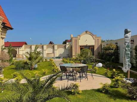 5 otaqlı həyət evi/bağ evi - Buzovna q. - 300 m²