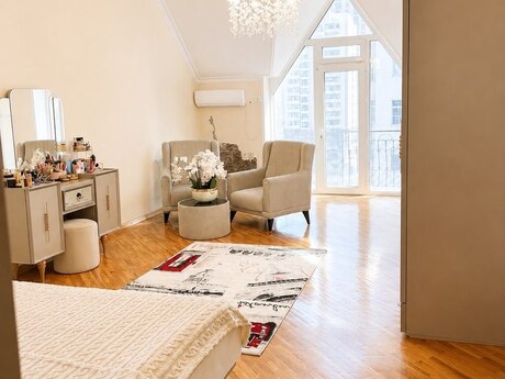 Elan №6374989 - Bakı, Şah İsmayıl Xətai m., 6 otaqlı, 303 m², 6/6 mərtəbə