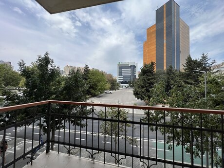 Elan №6375024 - Bakı, 28 May m., 3 otaqlı, 120 m², 2/7 mərtəbə