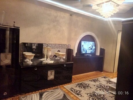 3 otaqlı köhnə tikili - 6-cı mikrorayon q. - 98 m²