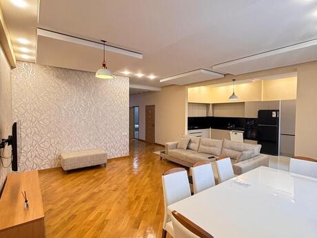 Elan №6375581 - Bakı, Nizami m., 3 otaqlı, 150 m², 7/18 mərtəbə