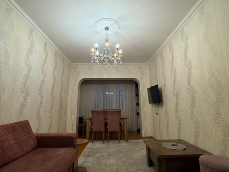 3 otaqlı köhnə tikili - Bakıxanov q. - 85 m²