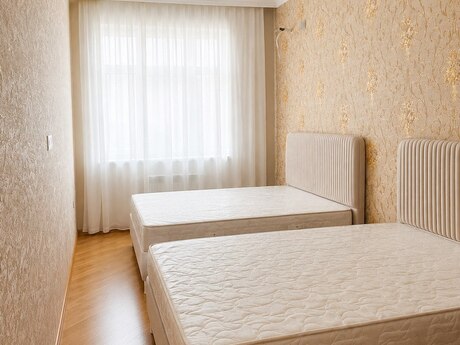 2-комн. новостройка - м. Элмляр Академиясы - 90 м²