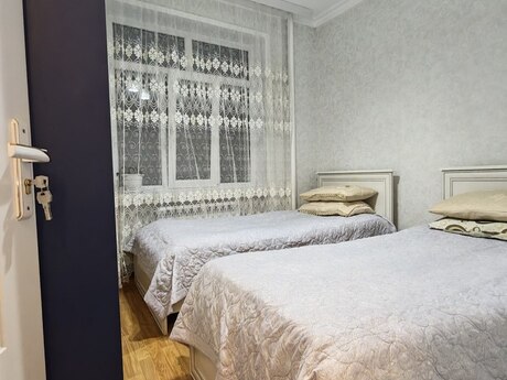 3-комн. вторичка - м. Ахмедлы - 60 м²