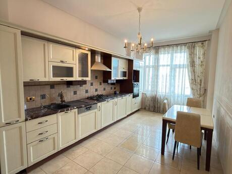 4-комнатная квартира, 186 м², Nizami: 550 000 ₼ 4