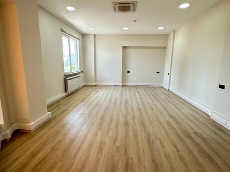 Obyekt - İnşaatçılar m. - 476 m²