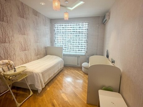 4-комн. новостройка - м. 28 мая - 240 м²