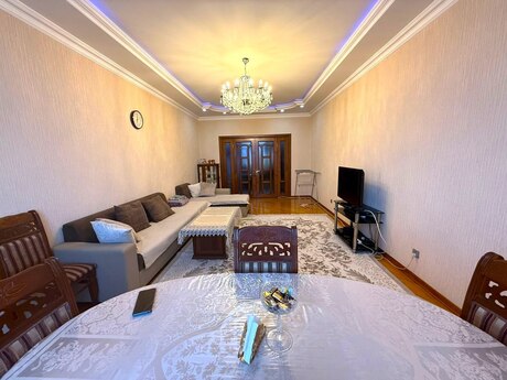 4 otaqlı mənzil, 158 m², 28 May: 380 000 ₼ 2