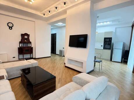 Kirayə 3 otaqlı mənzil, 135 m², 28 May: 2 200 ₼/ay 2