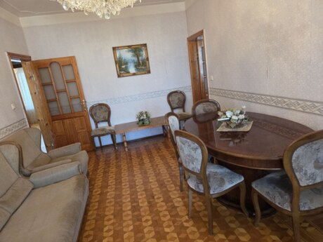 4 otaqlı köhnə tikili - Nəsimi m. - 115 m²