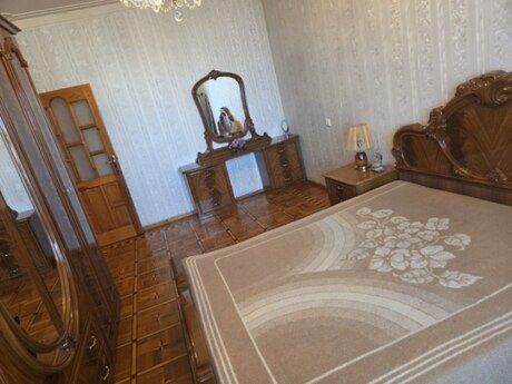 4 otaqlı köhnə tikili - Nəsimi m. - 115 m²