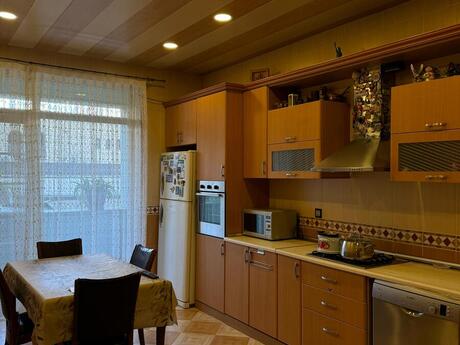 Elan №6378559 - Bakı, Nizami m., 3 otaqlı, 150 m², 2/11 mərtəbə