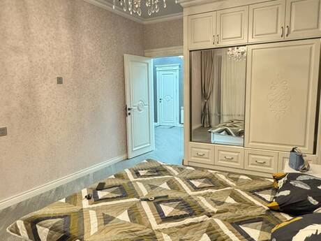 3-комн. новостройка - м. 8 ноября - 130 м²