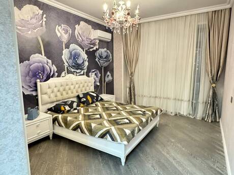 3-комн. новостройка - м. 8 ноября - 130 м²
