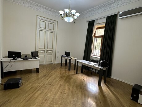 Объект - м. Низами - 50 м²