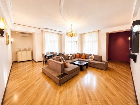 3 otaqlı mənzil, 175 m², Nizami: 455 000 ₼ 2