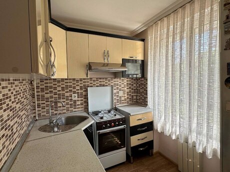 2-комн. вторичка - м. Элмляр Академиясы - 60 м²