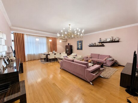 Elan №6379292 - Bakı, 28 May m., 4 otaqlı, 198 m², 8/17 mərtəbə