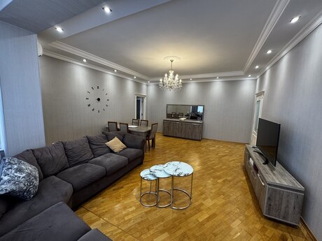 3 otaqlı mənzil, 103 m², 8-ci mikrorayon: 285 000 ₼ 2