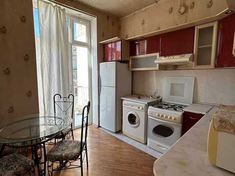 3 otaqlı köhnə tikili - Sahil m. - 72 m²