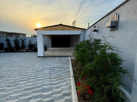 5 otaqlı həyət evi/bağ evi - Albalılıq q. - 178 m²