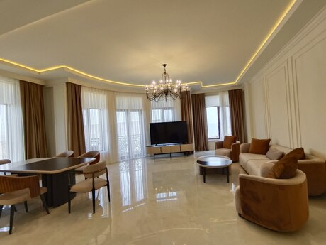 Kirayə 4 otaqlı mənzil, 215 m², 28 May: 5 500 ₼/ay 2