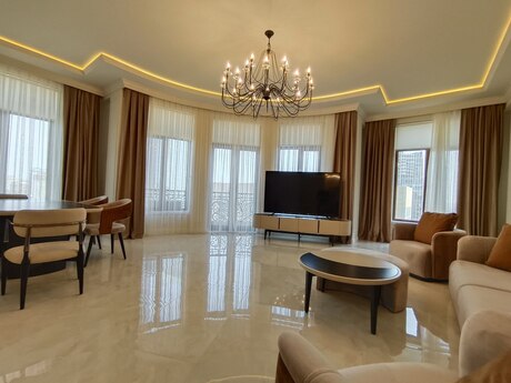 4 otaq · 215 m² · 18/20 mərtəbə, 28 May