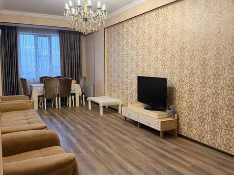 3 otaqlı mənzil, 131 m², İnşaatçılar: 450 000 ₼ 2