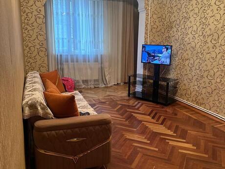 Квартира в аренду со сниженной ценой в Əcəmi Naxçıvani küçəsi
