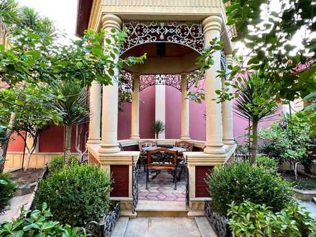 10 otaqlı həyət evi/bağ evi - Qaraçuxur q. - 1001 m²
