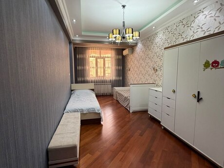 3-room apartment, 160 m², Azadlıq Prospekti: 500 000 ₼ 2