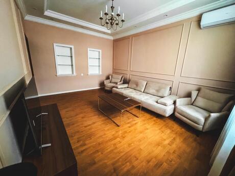 2-комн. вторичка - м. Сахил - 70 м²