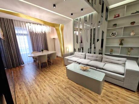 Elan №6381613 - Bakı, Ağ şəhər q., 2 otaqlı, 80 m², 6/8 mərtəbə