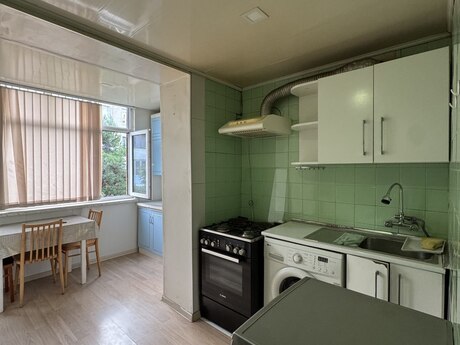 3 otaqlı köhnə tikili - Elmlər Akademiyası m. - 85 m²